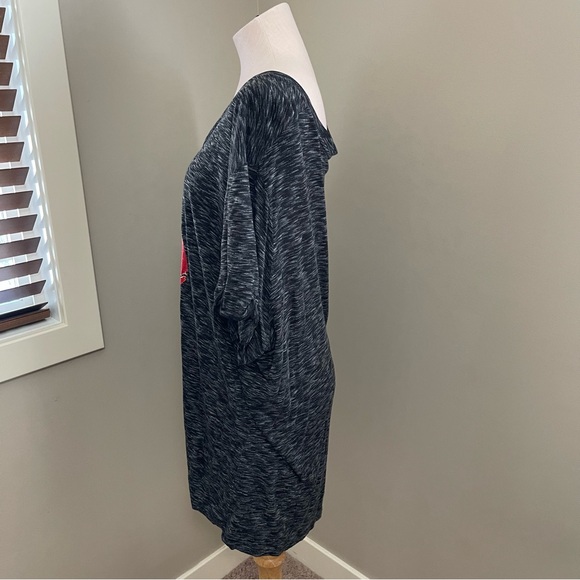 LOVE AND LEGEND Plus Size Comfy T-Shirt Graphic Tee with Lip Design - Picture 4 of 6